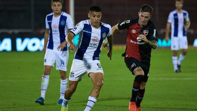 El juvenil Federico Navarro se multiplicó como único volante central tras la expulsión de Méndez.