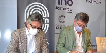 Firmaron un convenio de cooperación para la promoción y ventas de artesanías y productos típicos de Catamarca