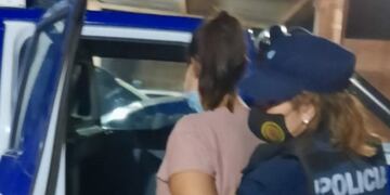 Detenida. Por golpear a su hijo en la vía pública. (Foto / Villa Maria Vivo!)