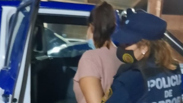 Detenida. Por golpear a su hijo en la vía pública. (Foto / Villa Maria Vivo!)