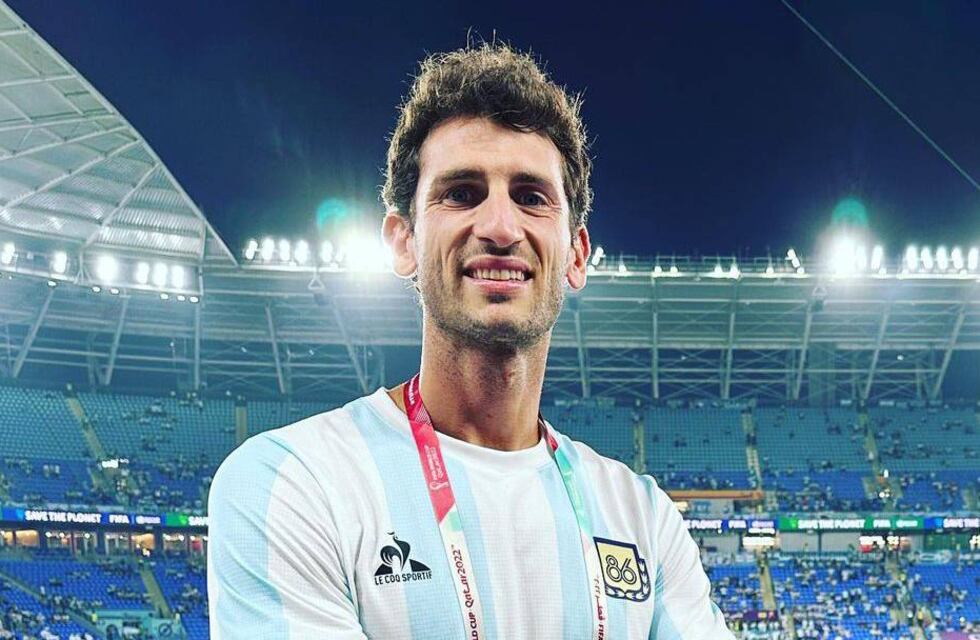 Germán Chiaraviglio tocó “Muchachos, ahora nos volvimos a ilusionar” en el piano