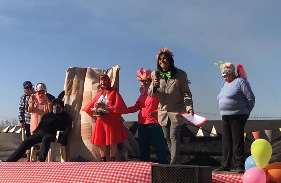 Taller de teatro para adultos de Soldini presentó el cuento de Caperucita Roja