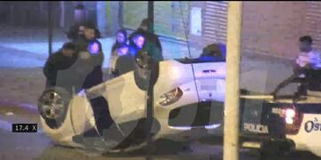 Así terminó el auto tras chocar y volcar en avenida Alem.