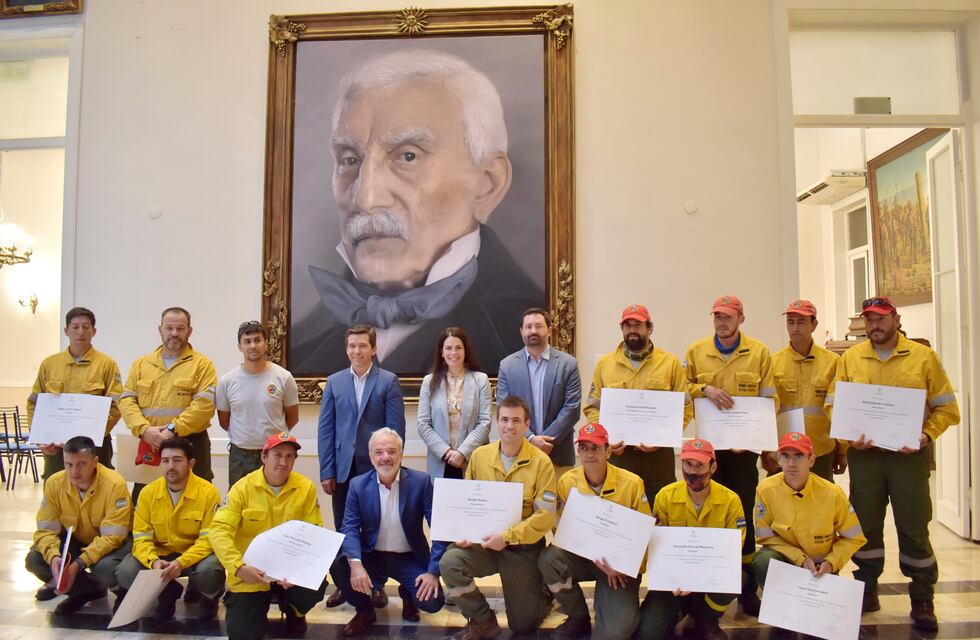 Reconocieron en la Legislatura de Mendoza a bomberos que trabajaron en los incendios de Corrientes