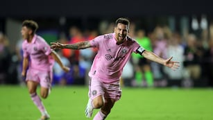 Lionel Messi en el festejo de su gol para el 2-1 de Inter Miami ante Cruz Azul, en la Leagues Cup de la MLS de Estados Unidos. (Prensa MLS)
