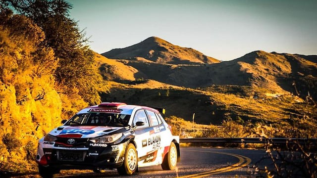 Sin levantar tierra pero sí velocidad, Federico Villagra festejó junto a su hijo en una nueva fecha del Rally Cordobés. (Prensa Rally Cordobés)
