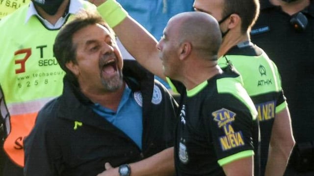 Caruso Lombardi y sus reclamos contra los árbitros, desde que era técnico de Belgrano.