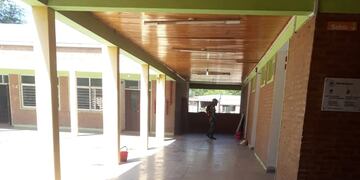 Docentes de la escuela denunciaron a su director por ejercer violencia de género.