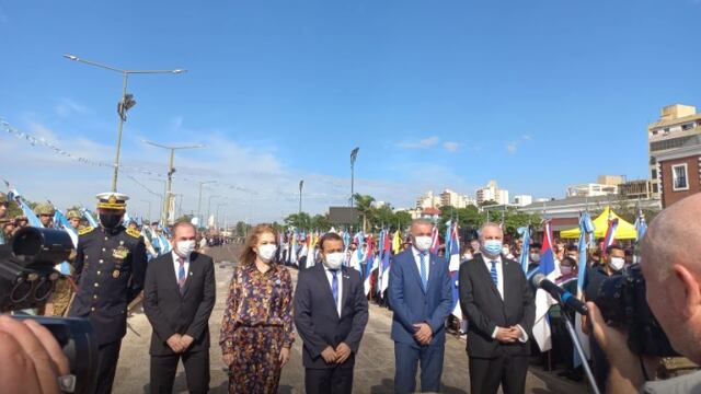 La costanera de Posadas se vistió de celeste y blanco en este 25 de Mayo.