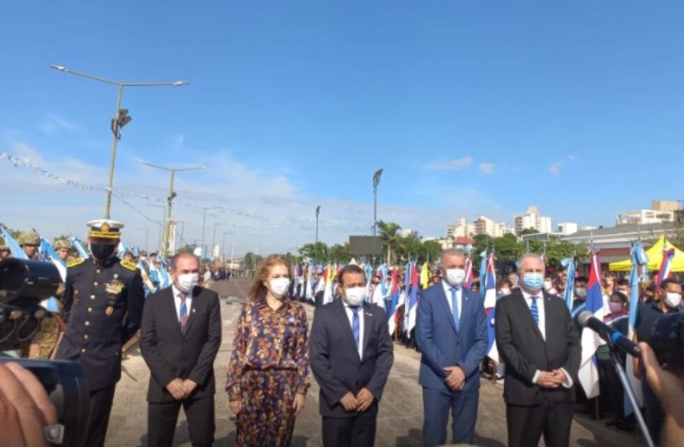 La costanera de Posadas se vistió de celeste y blanco en este 25 de Mayo