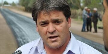 El senador Viñolo (UCR) debió dar explicaciones por los vacunados en su familia.