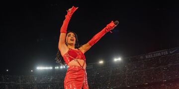 Lali Espósito y Tiago PZK cantaron en el Camp Nou ante más de 90 mil personas durante la Kings League