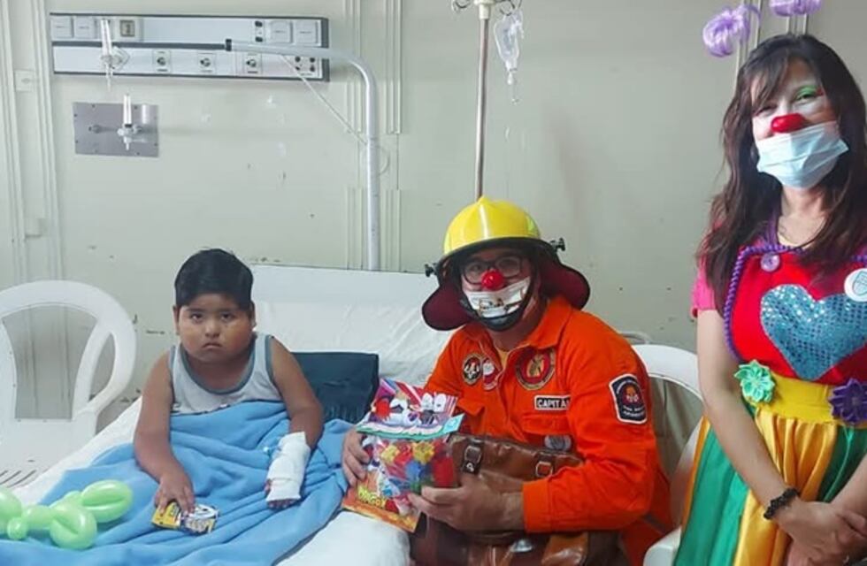 La “Compañía Había una vez” y Desarrollo Social de Tres Arroyos entregaron juguetes al “Club de Los Peladitos”