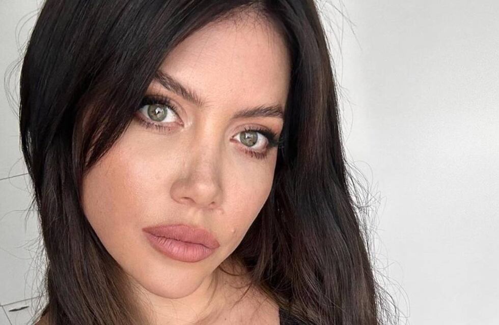 Frente al espejo y en primer plano, Wanda Nara conquistó con un vestido animal print