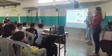 Charlas de Gestión Ambiental en las escuelas primarias Nº 1 y Nº 16