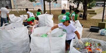 Una convocatoria solidaria busca recolectar material para reciclar y con ello obtener fondos para asistir a pacientes oncológicos pediátricos.