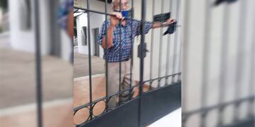 Adulto mayor quedó encerrado en el cementerio