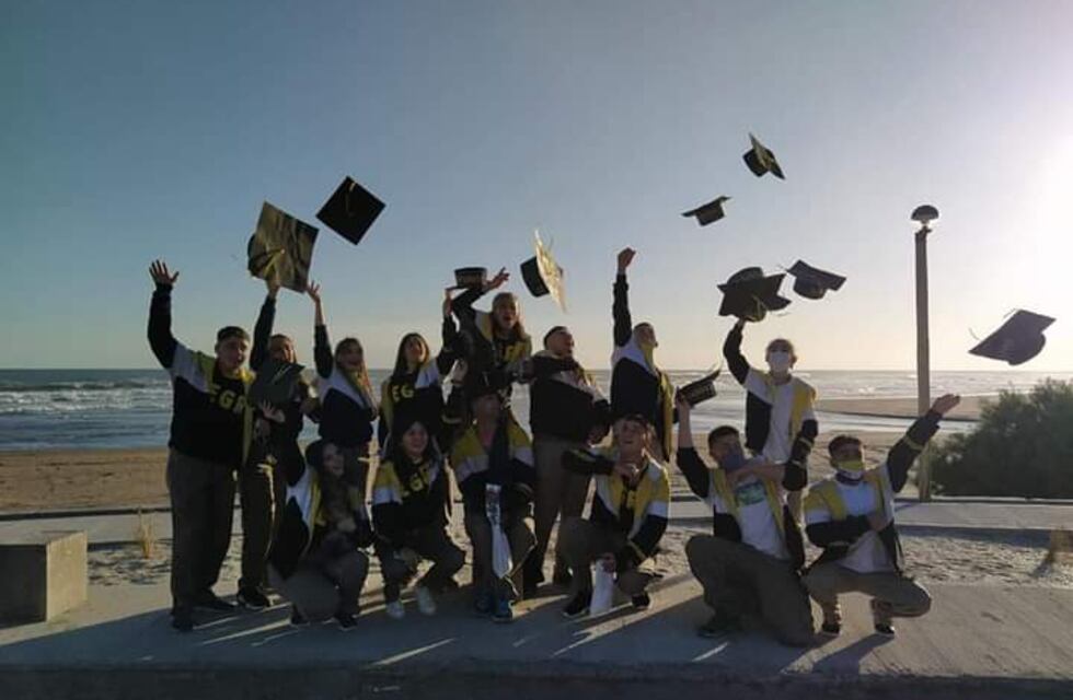 Acto de colación de los egresados de Claromecó