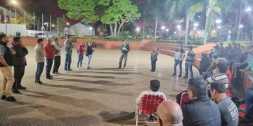 Vecinos de Puerto Esperanza se manifestaron reclamando seguridad.