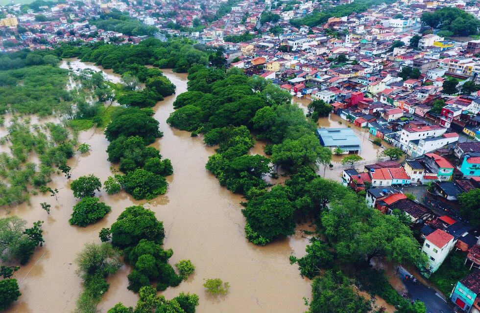 La impactante inundación en el noreste de Brasil: al menos 18 muertos y 20 mil evacuados