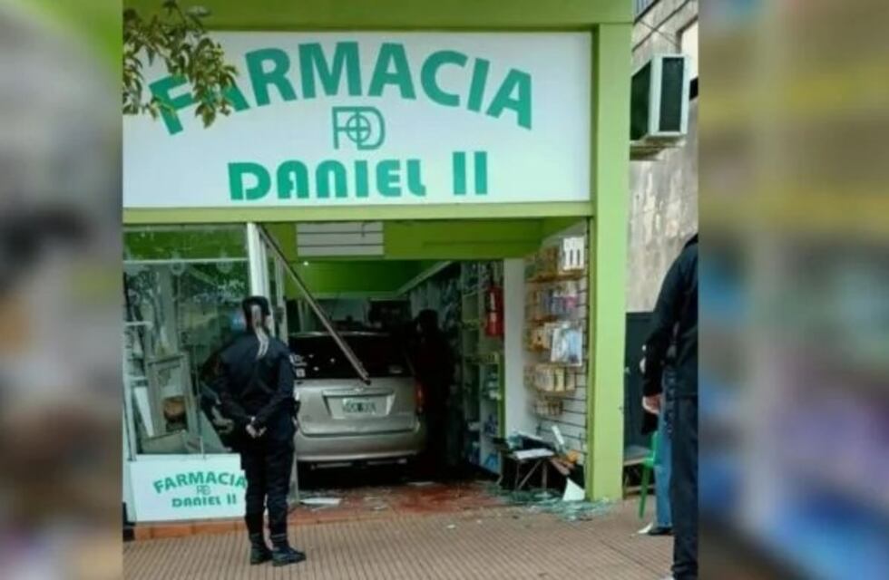 San Vicente: perdió el control de su auto y chocó contra una farmacia