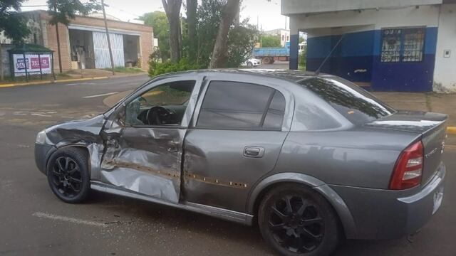 Aparatoso accidente en Posadas dejó a varias personas heridas.