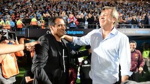 Ricardo Zielinski, entrenador de Lanús, ovacionado por la hinchada de Belgrano cuando vino al frente de Lanús (La Voz).