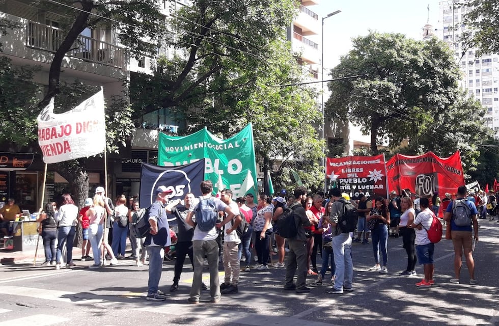 El Polo Obrero y el MTR se manifiestan en dos sectores de Córdoba: el tránsito es un caos