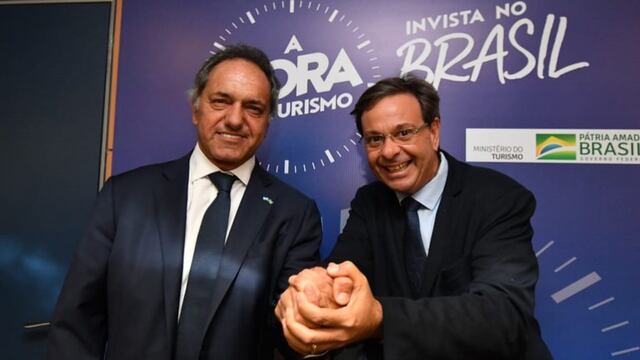 Daniel Scioli junto a Gilson Machado Neto, ministro de Turismo de Brasil.
