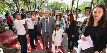 La institución rural que vio iniciar el primer grado al gobernador, celebró su aniversario con un acto cargado de emotividad y la presencia de autoridades provinciales.