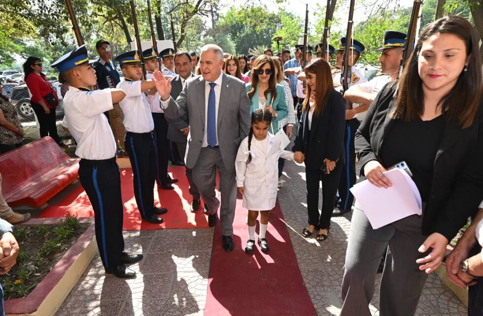 “Nunca hay que olvidar de dónde venimos”: dijo Jaldo en el aniversario de la escuela de su infancia