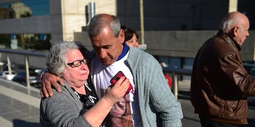 La familia de Gabriela Lencina tras la sentencia que condenó a perpetua por femicidio a quien fuera su pareja, Cristian Videla. (Nicolás Bravo).