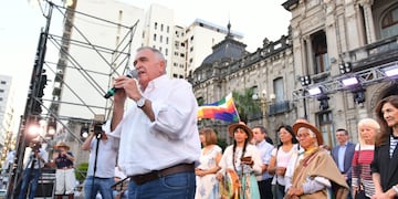 El gobernador de la provincia, Osvaldo Jaldo presidió el acto de cierre del Septiembre Musical donde participaron más de 190 academias