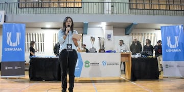 La Municipalidad participó del cierre de la XVI edición de la Copa “Fin del Mundo” de hockey sobre hielo