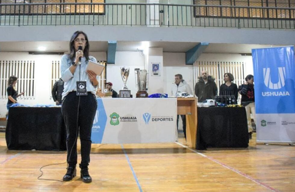 La Municipalidad participó del cierre de la XVI edición de la Copa “Fin del Mundo” de hockey sobre hielo