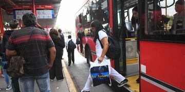 El Gobierno le pagó a las empresas de colectivos. Foto: José Gutierrez / Los Andes