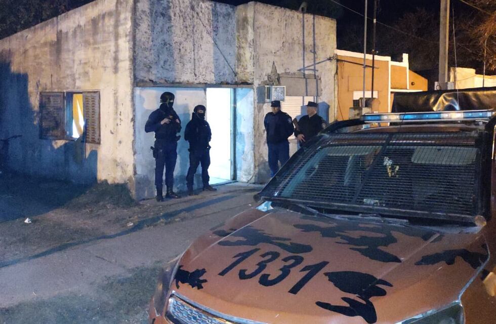 Narcomenudeo: incautaron estupefacientes, armas de fuego y dinero en Larroque