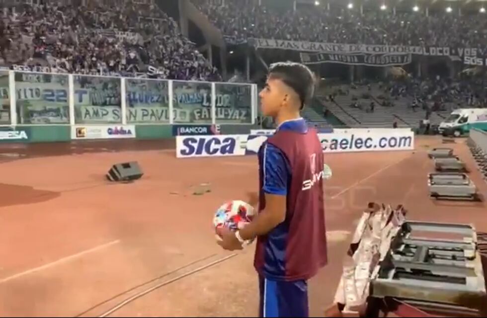 Alan Maldonado, el alcanzapelotas viral de Talleres que cantó con la hinchada