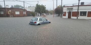 Alrededor de un centenar de personas fueron asistidas en Punta Alta a causa del temporal. (Foto: Rolando Ramos).