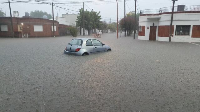 Alrededor de un centenar de personas fueron asistidas en Punta Alta a causa del temporal. (Foto: Rolando Ramos).