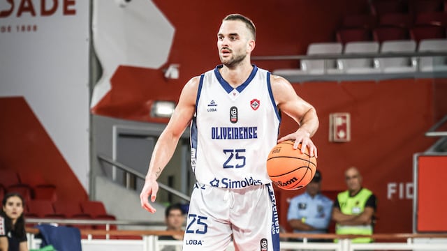 Pablo Bertone Oliveirense Portugal