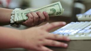 La cotización del dólar blue hoy en Córdoba. (AP / Archivo).