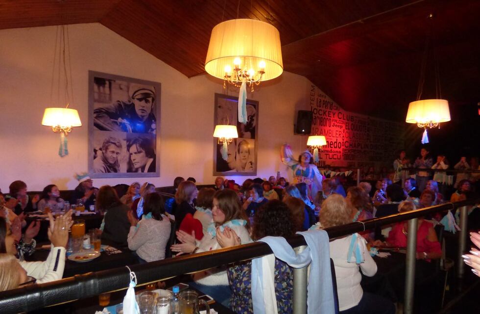 Tertulia de Domingo organizado por Mujeres Coop a beneficio de Construyendo