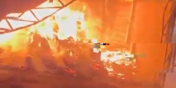 Incendio de un aserradero en Eldorado: se investigan las causas del siniestro.