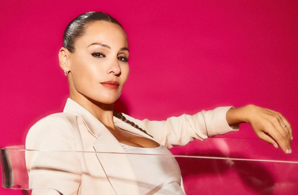 Pampita encandiló a sus fans con un outfit muy elegante: palazzo negro y una musculosa con la espalda descubierta