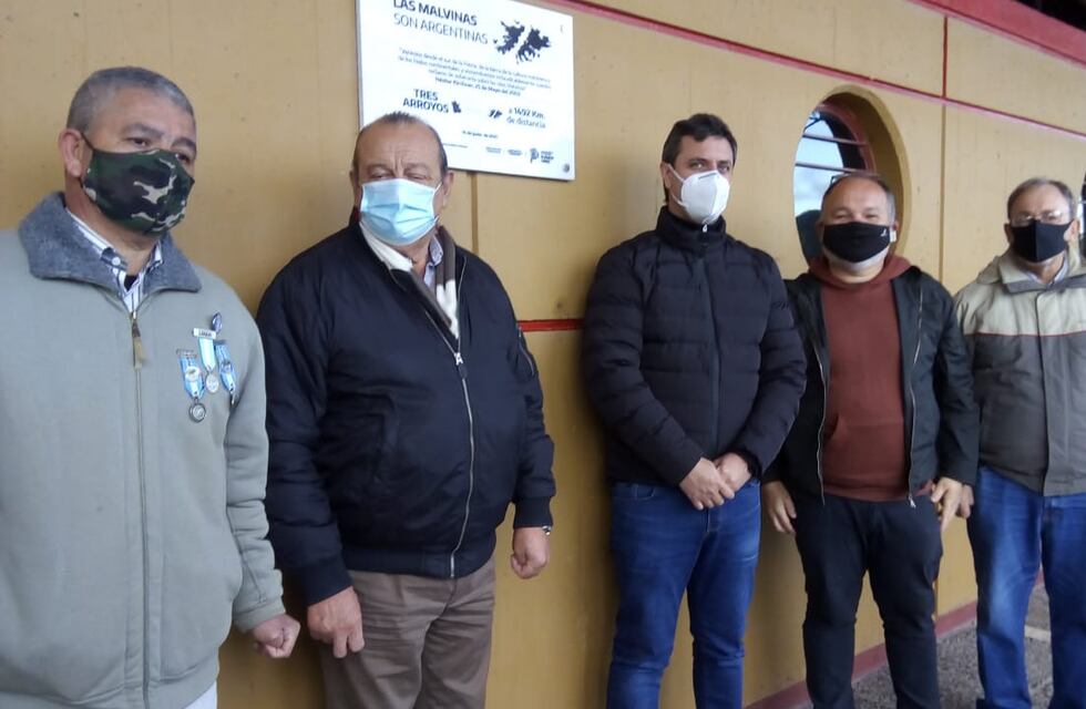 Inauguran placa en homenaje a los ex comnatientes de Malvinas