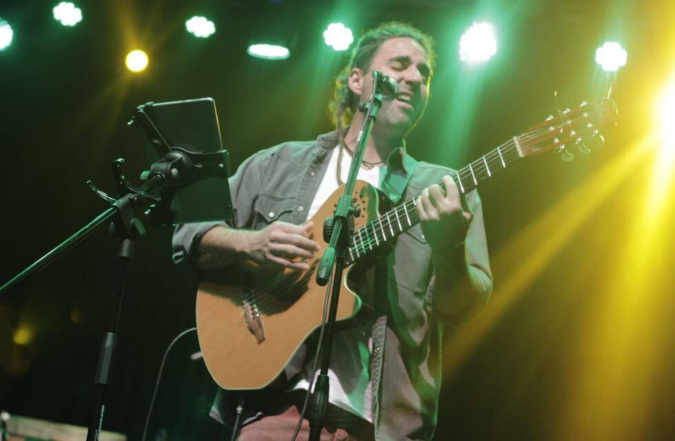 Lucho Aberastain presentó su tercer disco, “Desde adentro”: “Abundan los sonidos nuevos”, contó