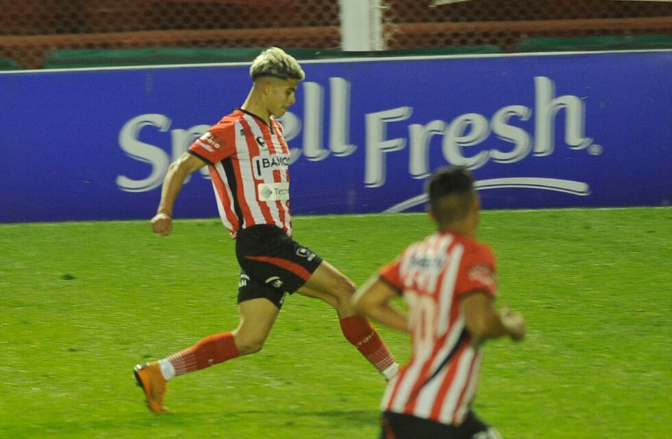 El volante que es “influencer” y debutó en Instituto