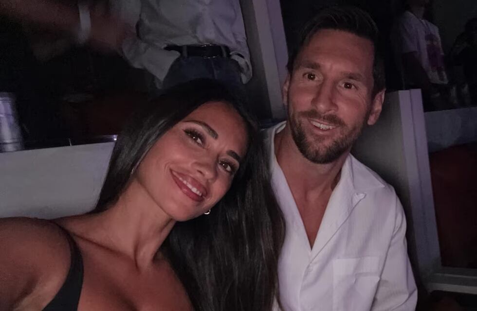 Messi y Antonela Roccuzzo fueron captados por la “kiss cam” de Coldplay: la insólita reacción del ídolo
