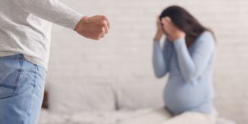 La mujer embarazada de cinco meses hizo la denuncia por violencia de género en la comisaría de Tartagal.